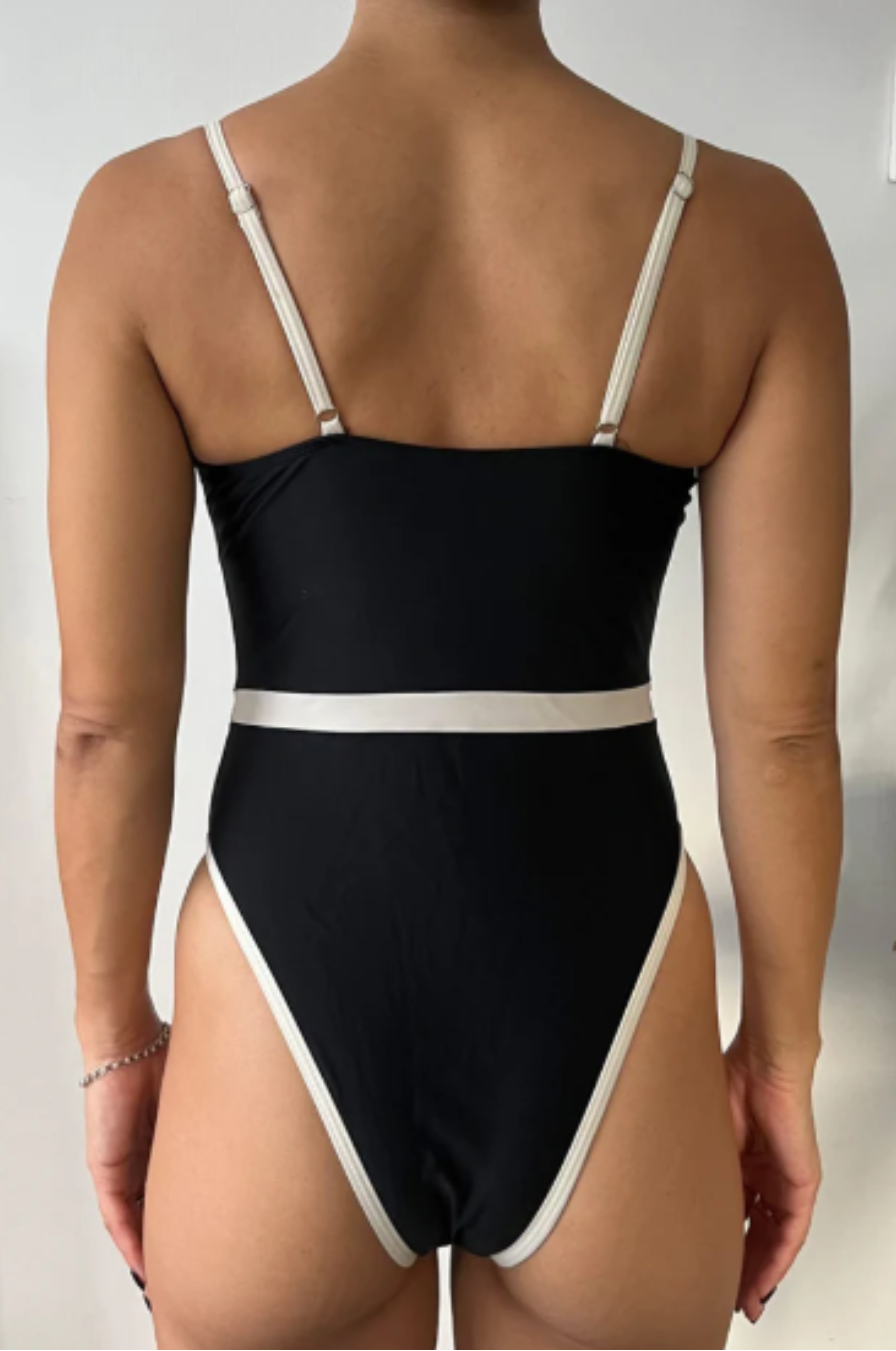 Athelia One Piece - Black